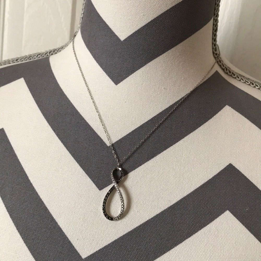 🖤 Silver Infinity Necklace 🖤